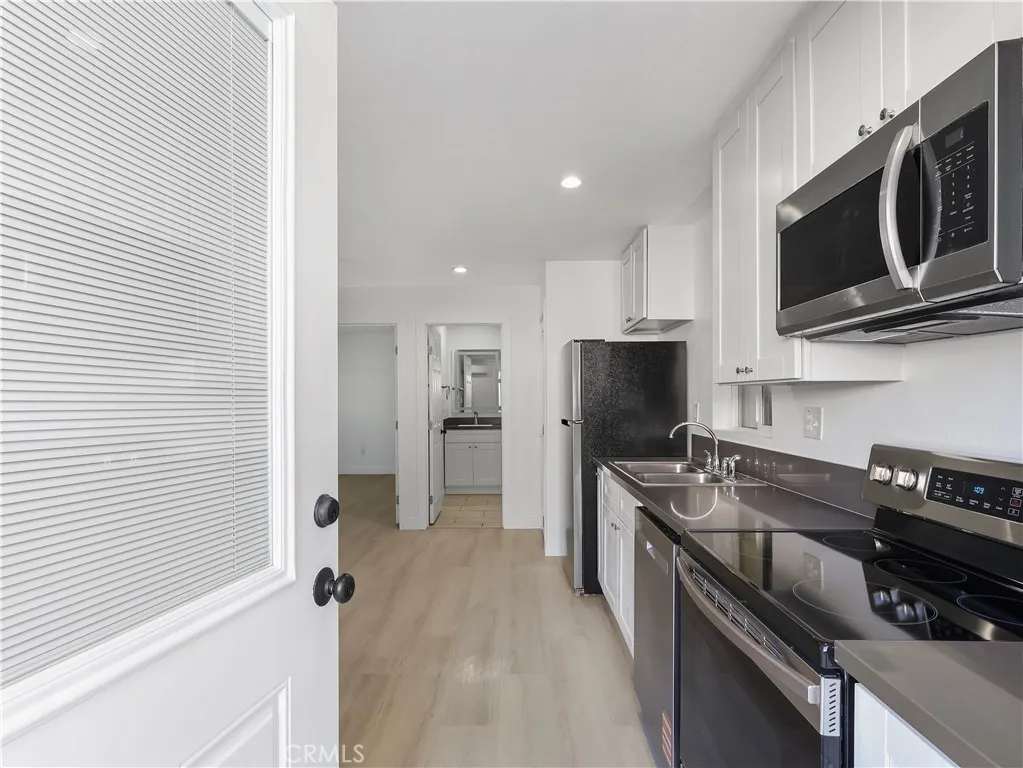 Northridge, California 91325, United States, 1 Bedroom Bedrooms, ,1 BathroomBathrooms,Residential,Active,253013