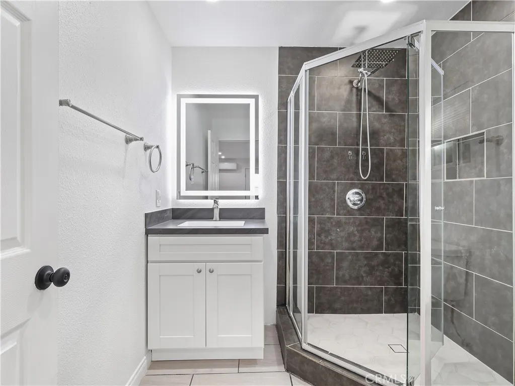 Northridge, California 91325, United States, 1 Bedroom Bedrooms, ,1 BathroomBathrooms,Residential,Active,253013