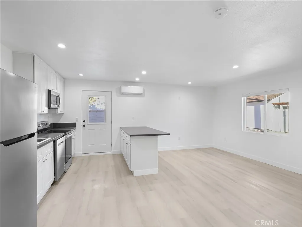 Northridge, California 91325, United States, 1 Bedroom Bedrooms, ,1 BathroomBathrooms,Residential,Active,253013