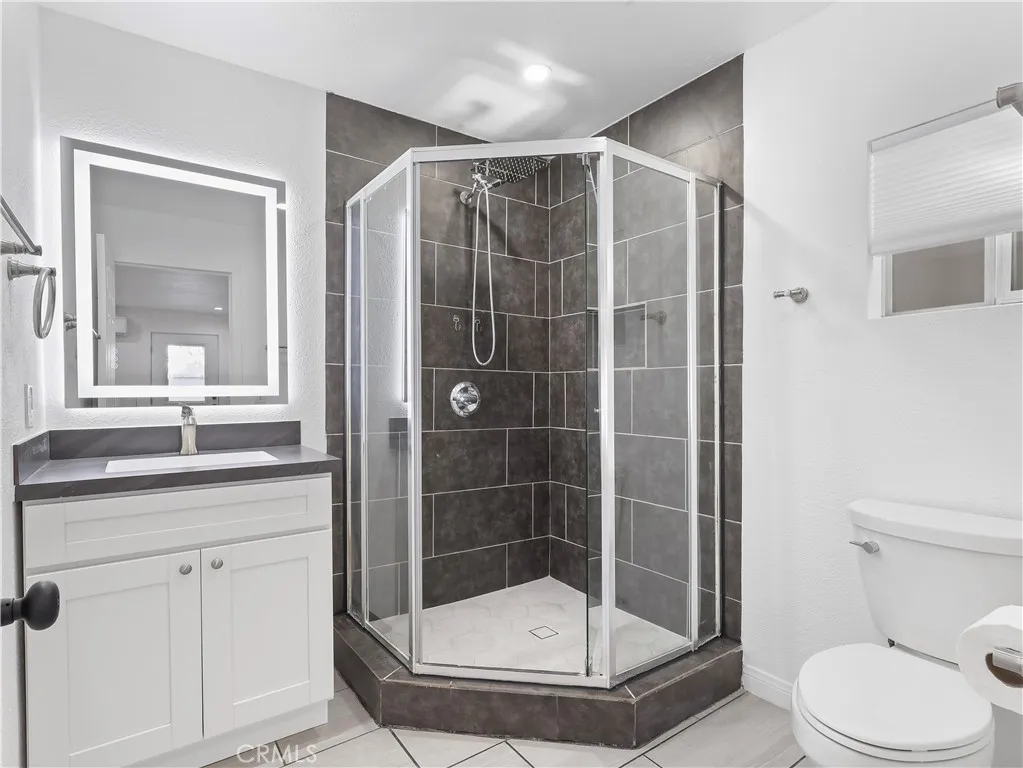 Northridge, California 91325, United States, 1 Bedroom Bedrooms, ,1 BathroomBathrooms,Residential,Active,253013