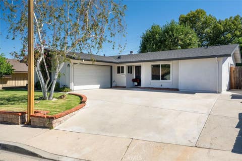 Photo of 27912 Newbird Drive, Saugus, CA 91350 (MLS # SR26155487)