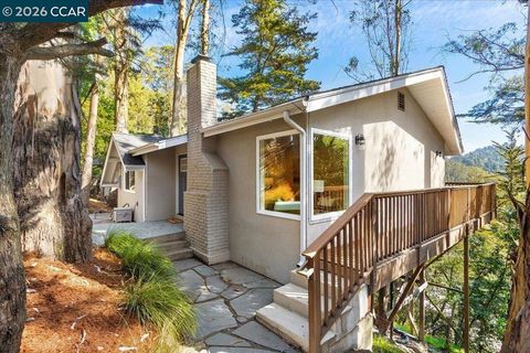 Photo of 5924 Balboa Dr, Oakland, CA 94611 (MLS # 41127690)