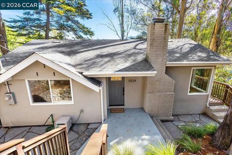 Photo of 5924 Balboa Dr, Oakland, CA 94611 (MLS # 41127690)