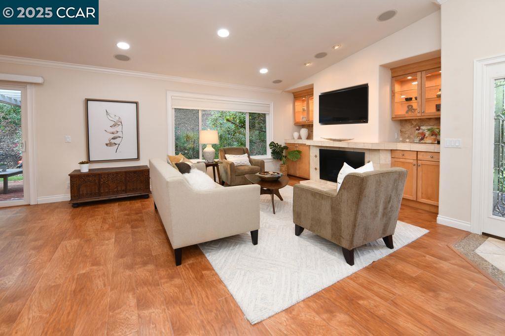 ROSSMOOR - Residential