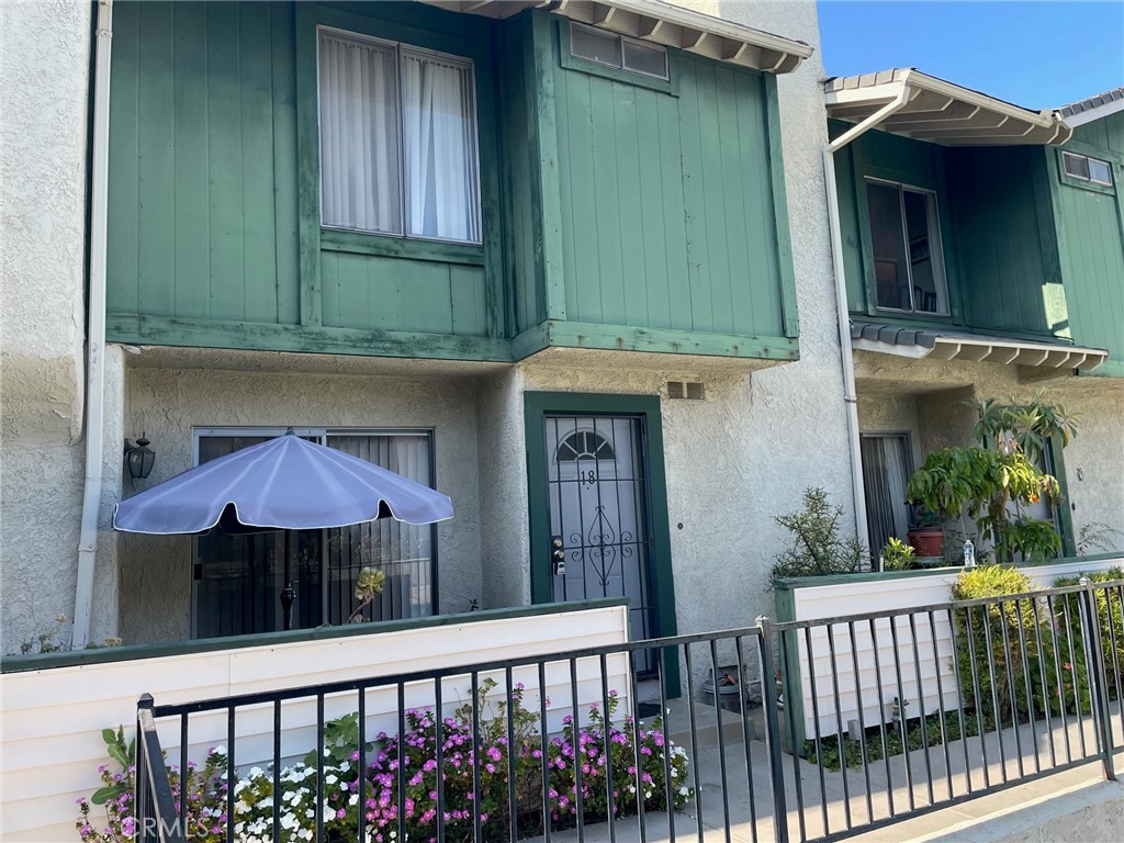 Tri-level townhouse offers 1356 square feet of living space. 3 spacious bedrooms with vaulted ceilings and two full bath upstairs, half bath/powder room downstairs for guests, attached 2 car garage, central ac and heat and washer/dryer included in unit. Small patio overlooking the pool. Community offers pool and Jacuzzi fully equipped. Schedule an appt today to see this nice Townhome. Tenant can negotiate to lease with furniture. HOA paid by the seller water included.