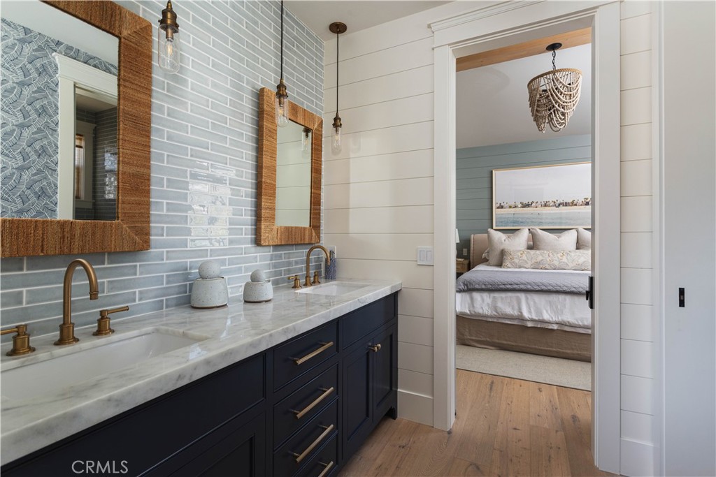 Corona del Mar North of PCH (CNHW) - Residential