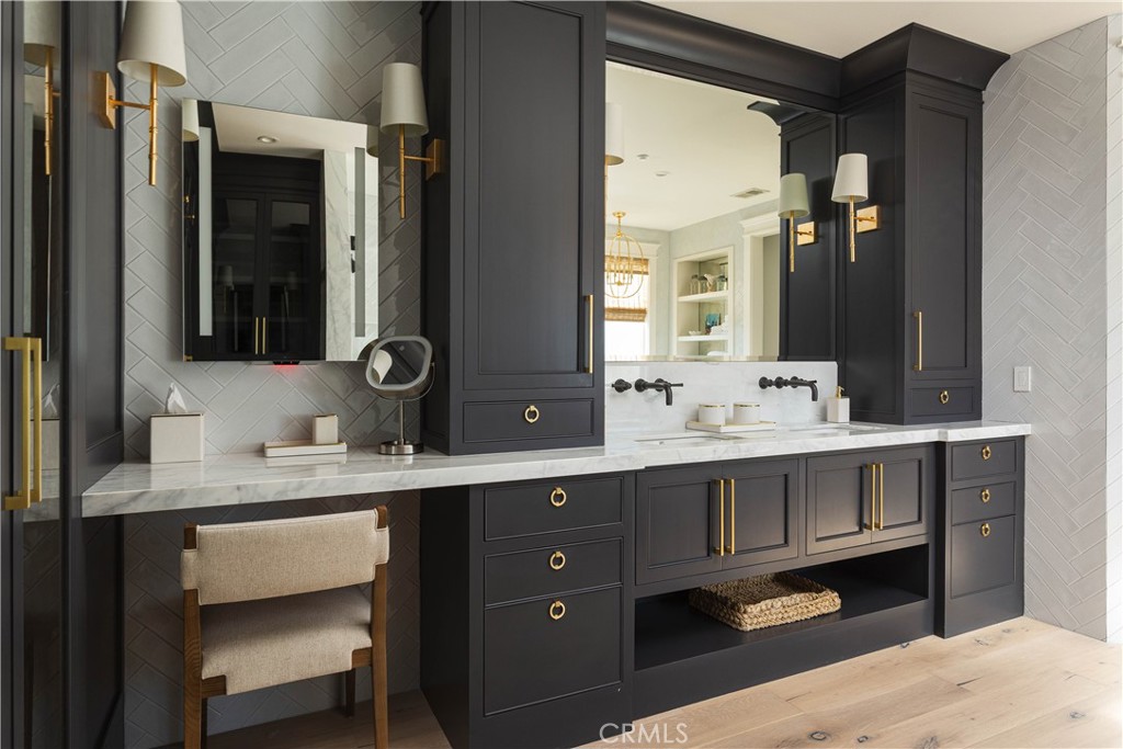 Corona del Mar North of PCH (CNHW) - Residential