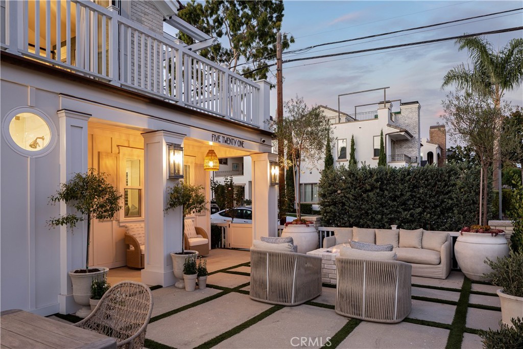 Corona del Mar North of PCH (CNHW) - Residential