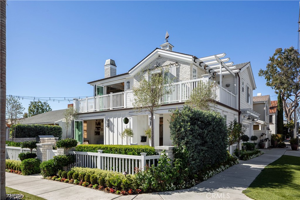 Corona del Mar North of PCH (CNHW) - Residential