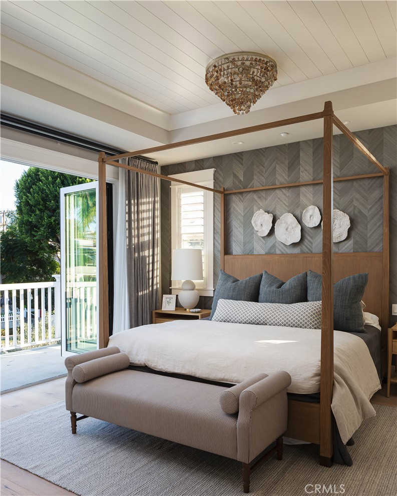 Corona del Mar North of PCH (CNHW) - Residential