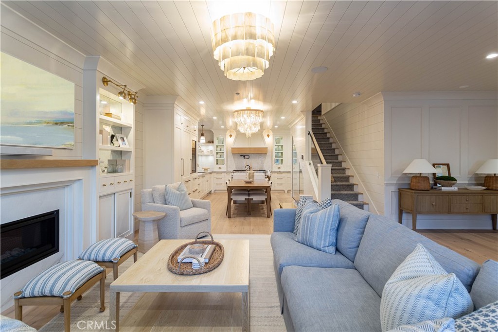 Corona del Mar North of PCH (CNHW) - Residential