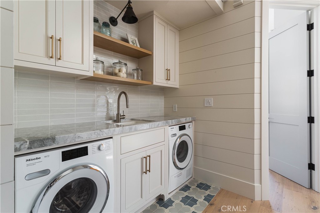 Corona del Mar North of PCH (CNHW) - Residential