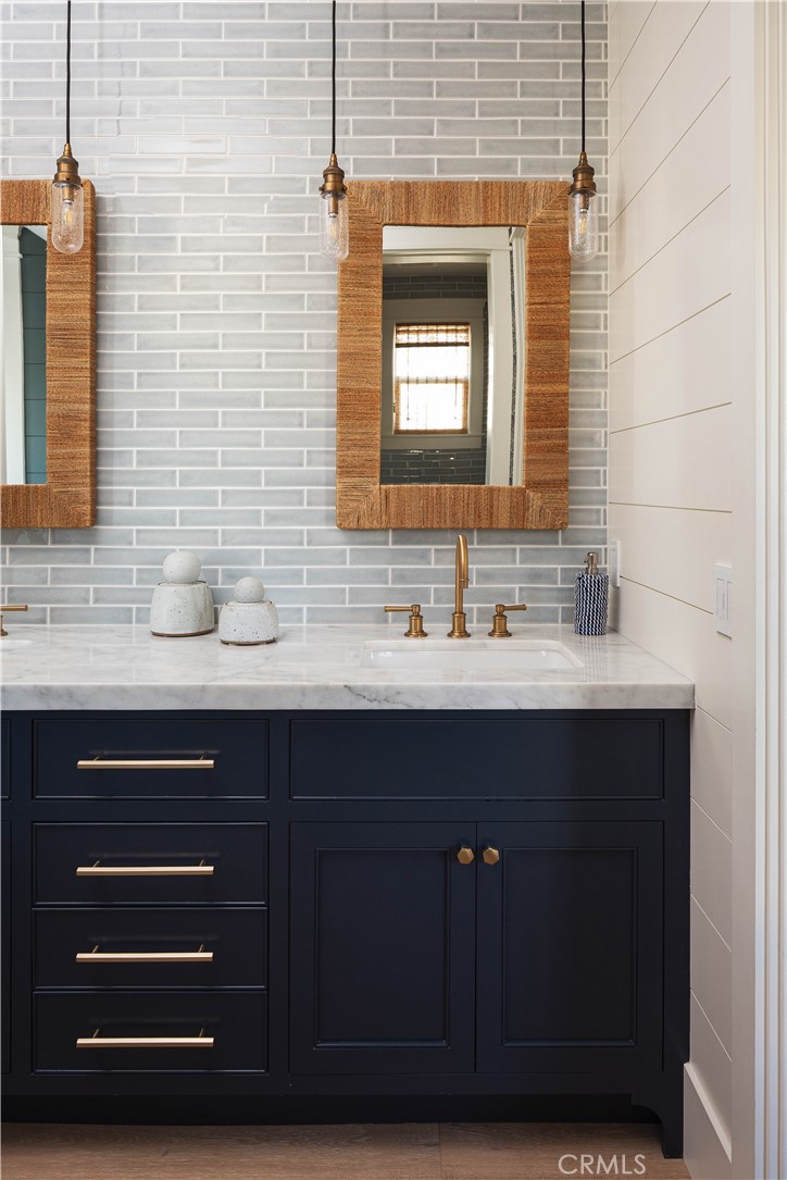 Corona del Mar North of PCH (CNHW) - Residential