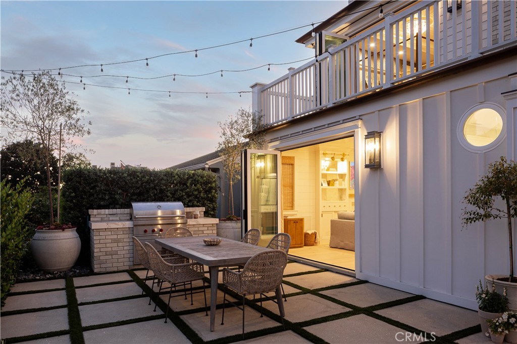 Corona del Mar North of PCH (CNHW) - Residential