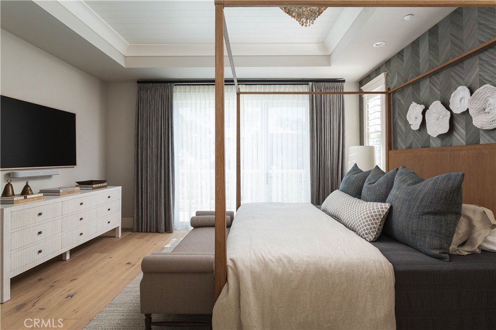 Corona del Mar North of PCH (CNHW) - Residential