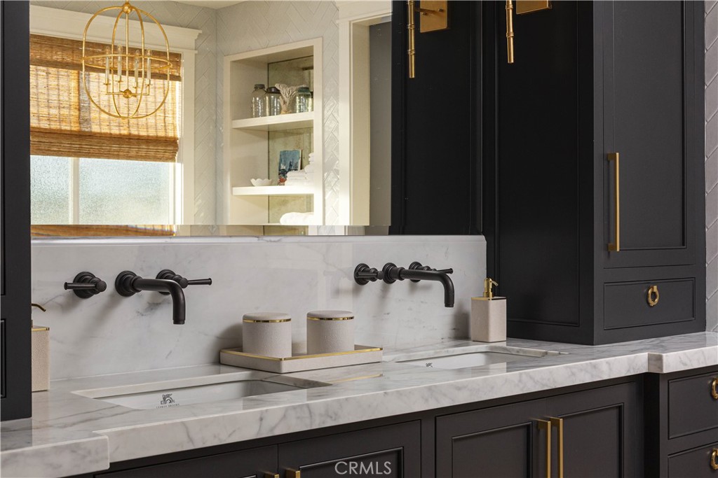 Corona del Mar North of PCH (CNHW) - Residential