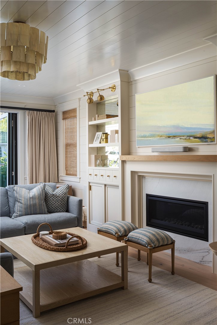 Corona del Mar North of PCH (CNHW) - Residential