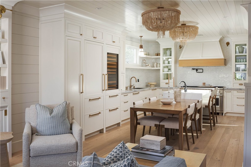 Corona del Mar North of PCH (CNHW) - Residential