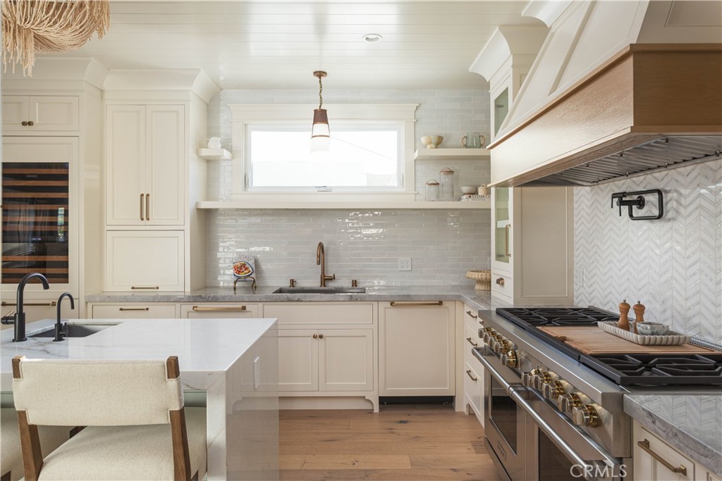 Corona del Mar North of PCH (CNHW) - Residential