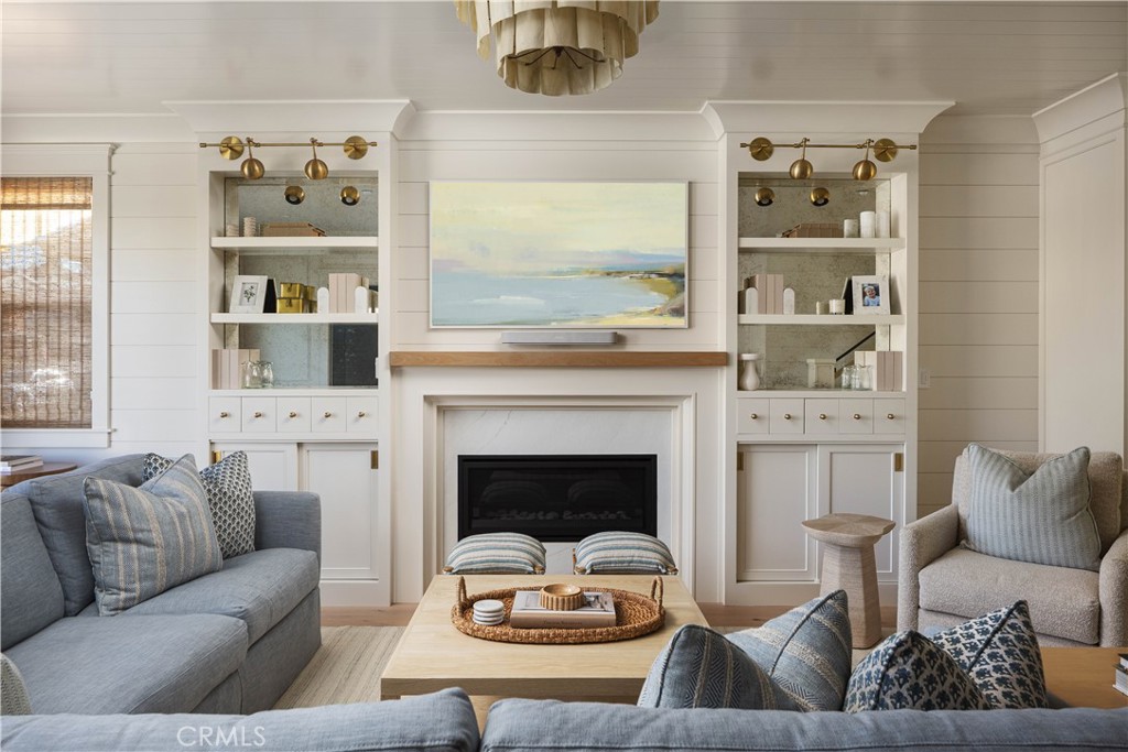 Corona del Mar North of PCH (CNHW) - Residential