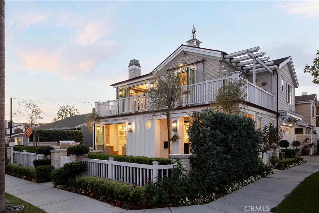 Corona del Mar North of PCH (CNHW) - Residential