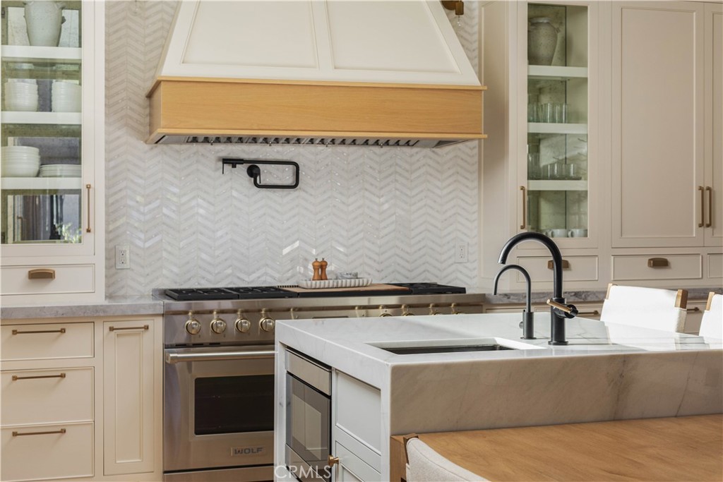 Corona del Mar North of PCH (CNHW) - Residential