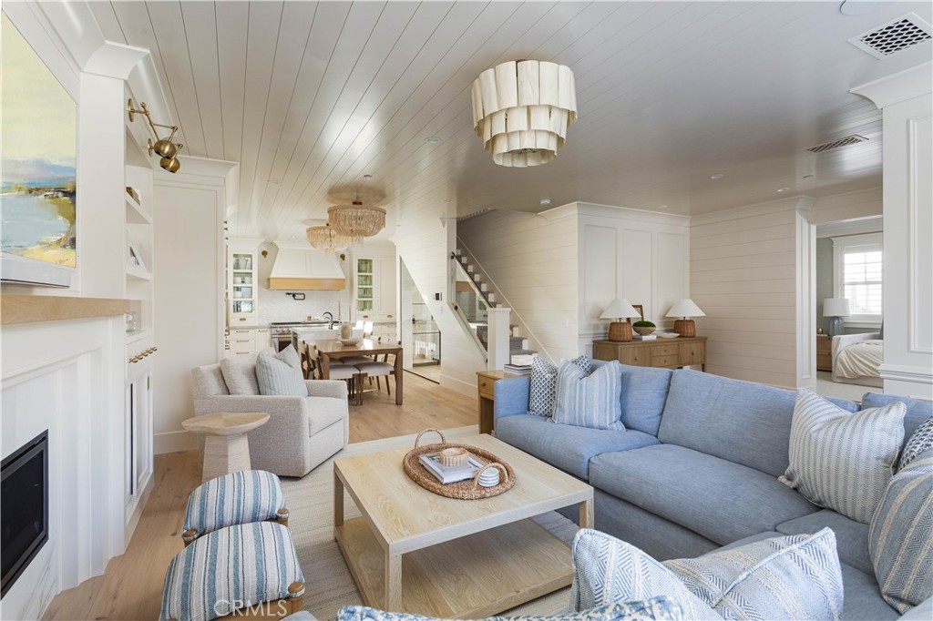 Corona del Mar North of PCH (CNHW) - Residential