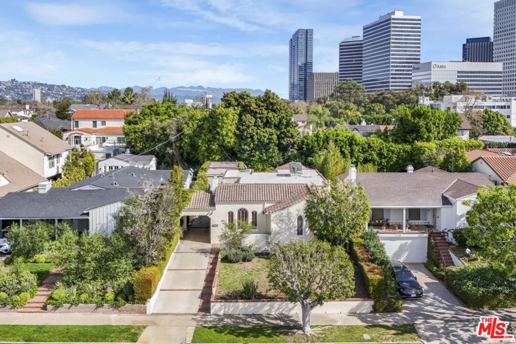 Photo of 1714 Warnall Avenue, Los Angeles, CA 90024 (MLS # 26650273)