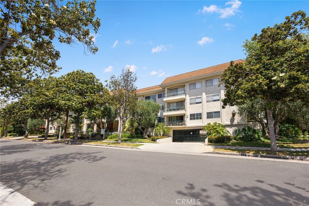 420 S Madison Avenue 301