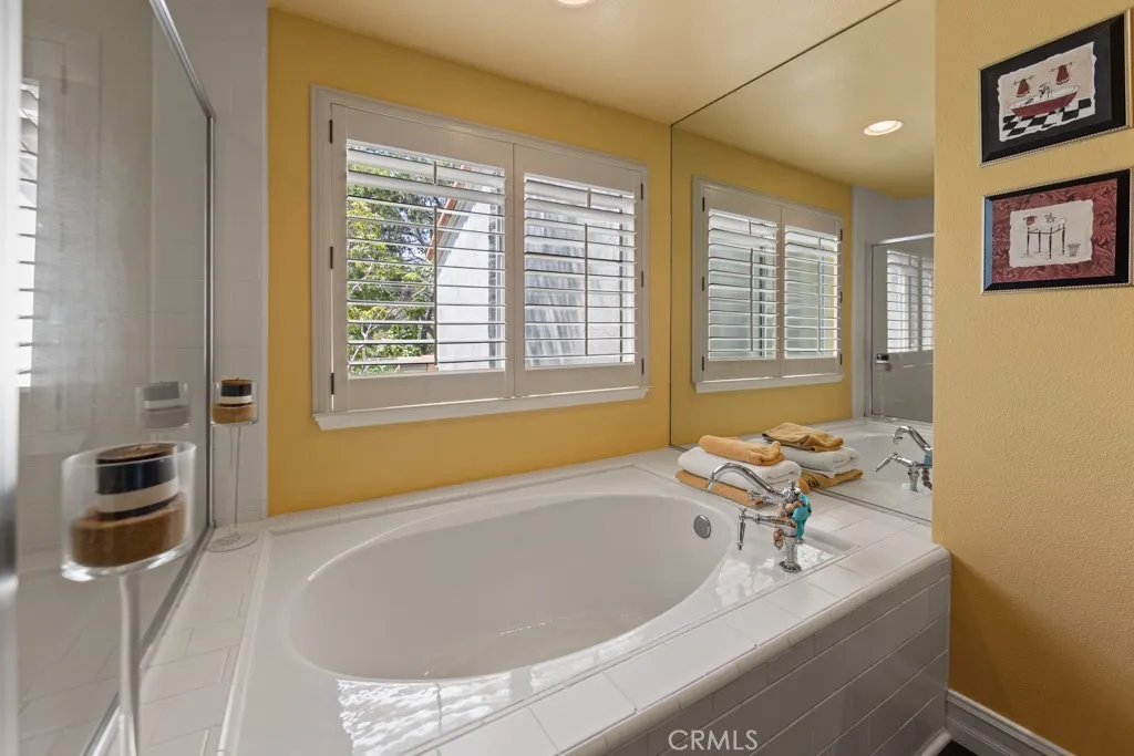 Irvine, California 92612, United States, 3 Bedrooms Bedrooms, ,3 BathroomsBathrooms,Residential,Active,110113