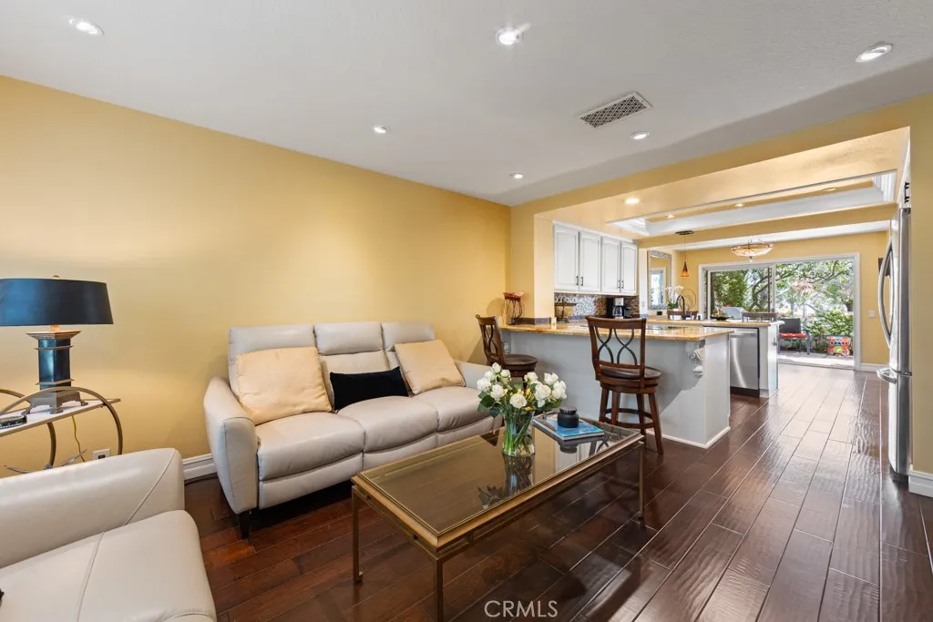 Irvine, California 92612, United States, 3 Bedrooms Bedrooms, ,3 BathroomsBathrooms,Residential,Active,110113