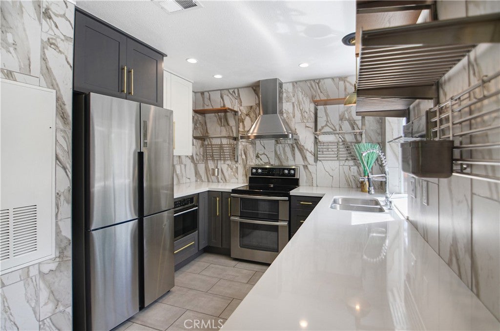 18 Corniche Dr H