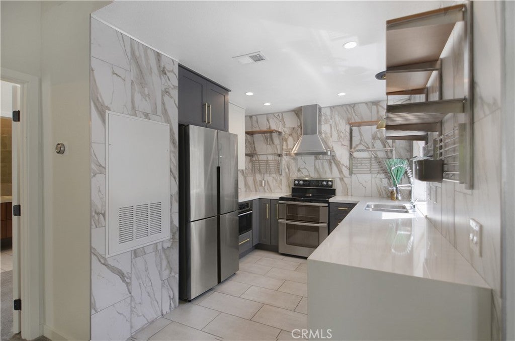 18 Corniche Dr H