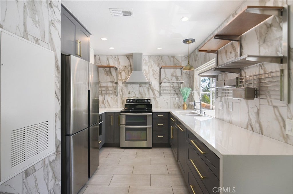 18 Corniche Dr H