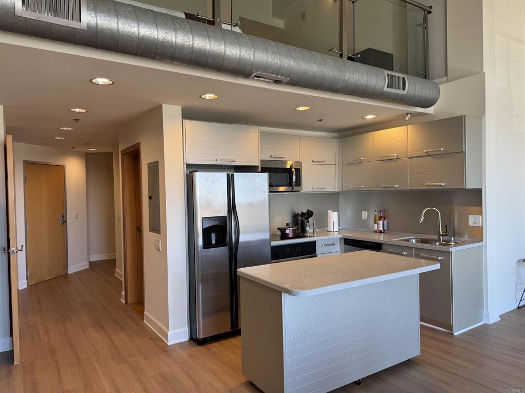 550 Seagaze Drive 23