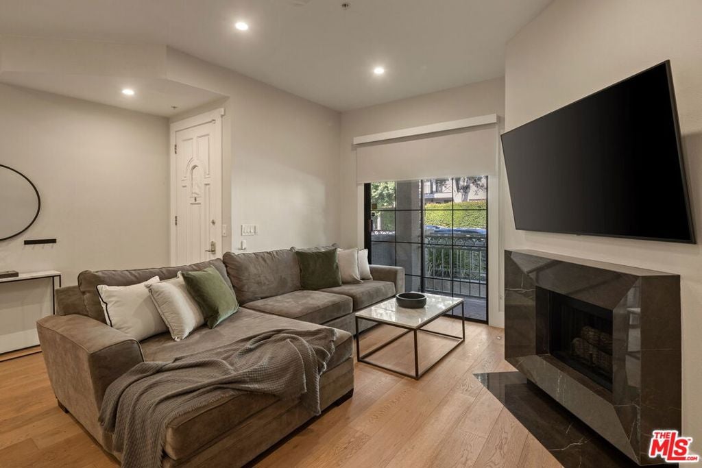 241 S Lasky Drive