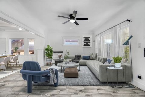 Photo of 919 919 1/2 W 49th St, Los Angeles, CA 90037 (MLS # SR25256446)