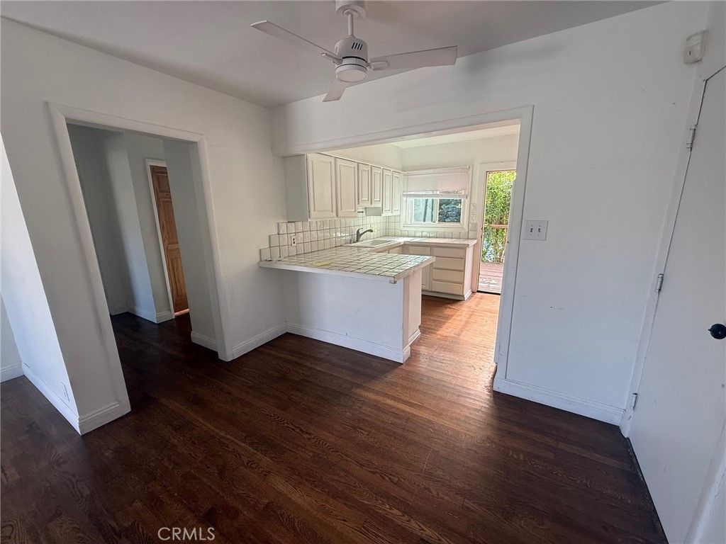 Photo of 5836 Encino Avenue, Encino, CA 91316 (MLS # SR26066808)