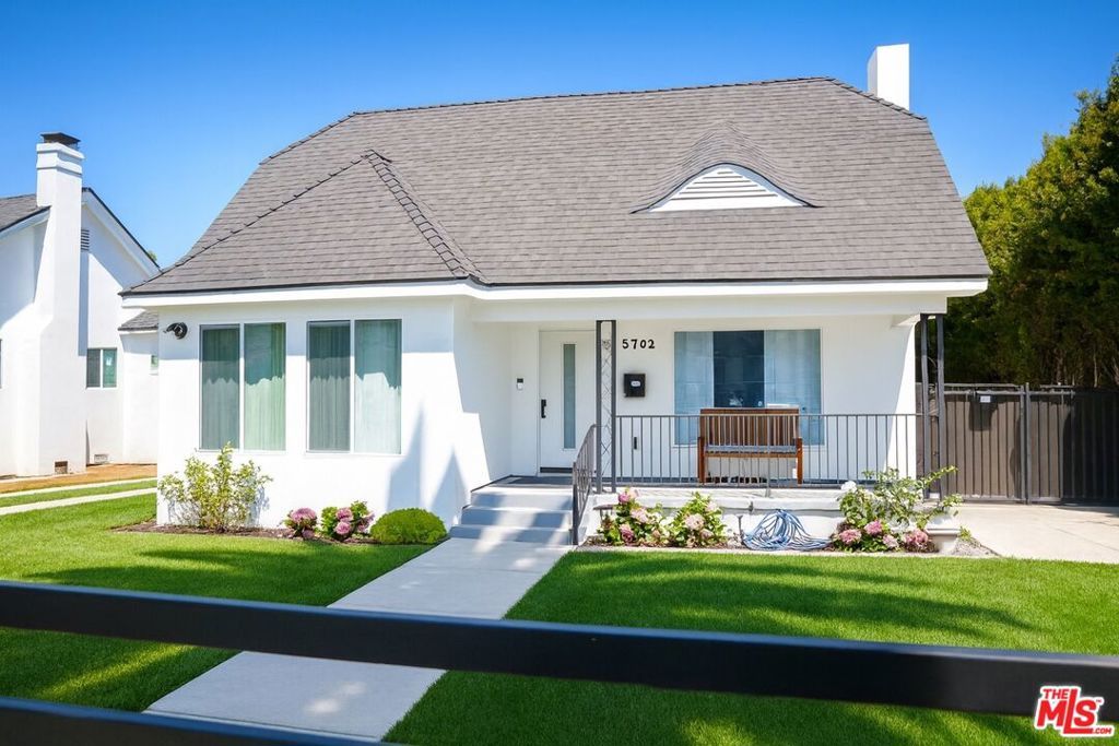 Photo of 5742 Chesley Avenue, Los Angeles, CA 90043 (MLS # 25573437)