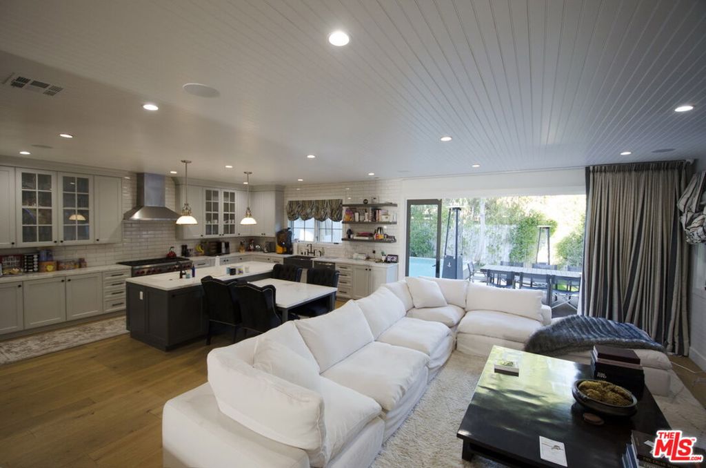 1738 NICHOLS CANYON Road