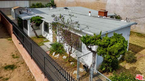 Photo of 433 W Gardena Boulevard, Gardena, CA 90248 (MLS # 25623705)