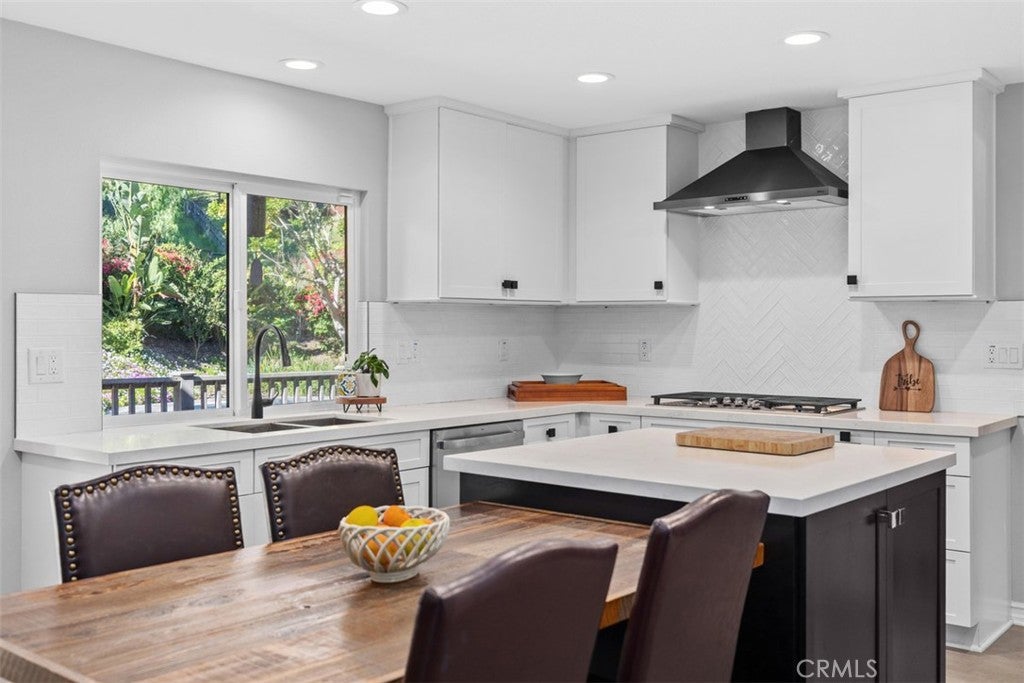 27215 Stagewood Court, Laguna Hills CA 92653 - Photo 8
