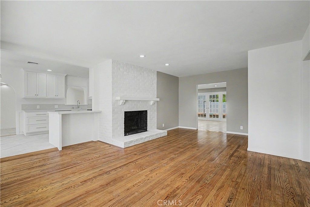 Photo of 5733 Oakdale Avenue, Woodland Hills, CA 91367 (MLS # SR26082461)