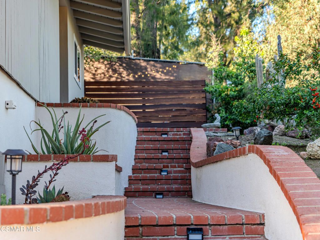 Photo of 5101 Calatrana Drive, Woodland Hills, CA 91364 (MLS # 225005789)