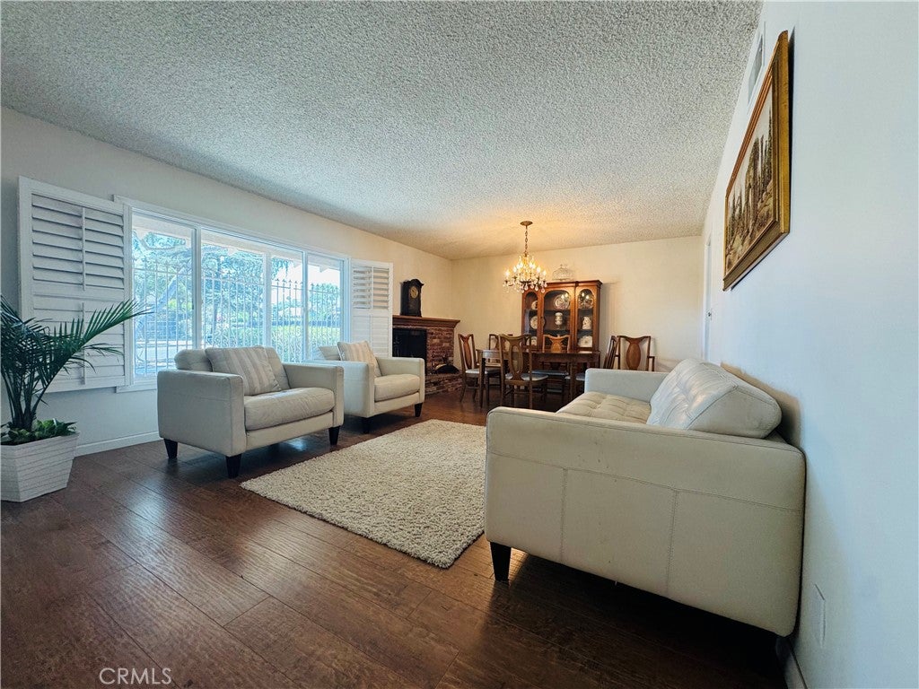 320 S Victoria