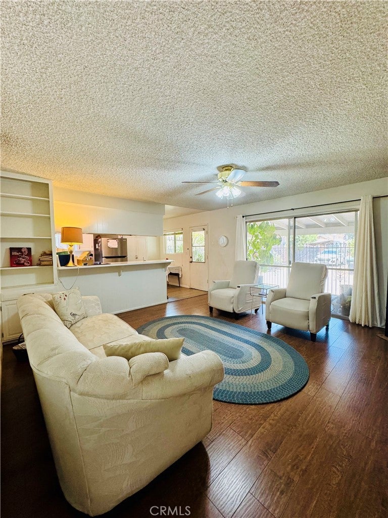 320 S Victoria