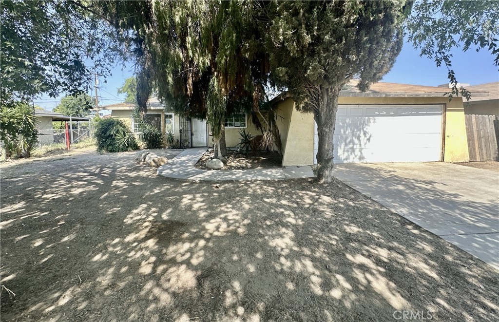 Situated in the sought-after Polo Grounds neighborhood, this 3-bedroom, 2-bath home features 1,144 sq. ft. of living space on a generous 8,712 sq. ft. lot. With endless potential, this property is perfect for investors or builders ready to create a custom vision. The spacious lot offers room for future expansion, outdoor enhancements, or even an ADU. Don't miss this chance to add value in one of Bakersfield's most desirable communities.The property is subject to California Civil Code Section 2429p for the first 30 days of marketing.