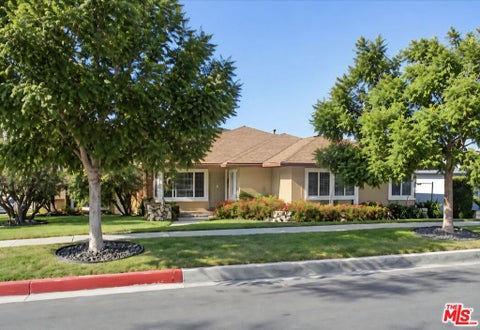 Photo of 5402 W 57th Street, Los Angeles, CA 90056 (MLS # 26989263)
