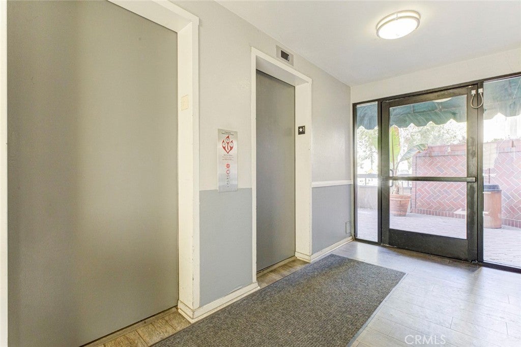 460 Oak Street 203