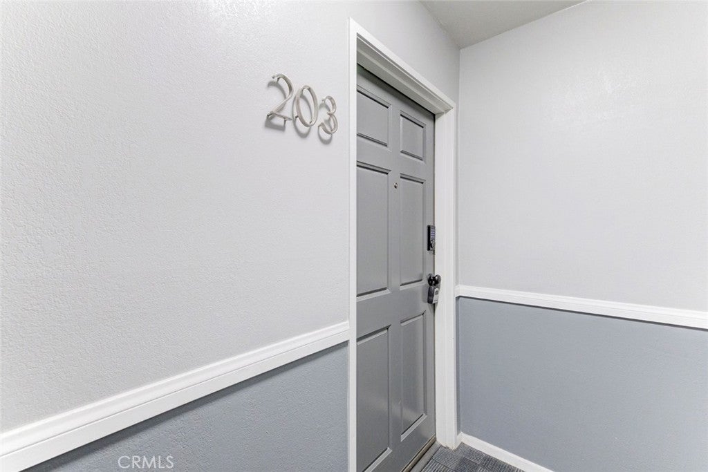 460 Oak Street 203